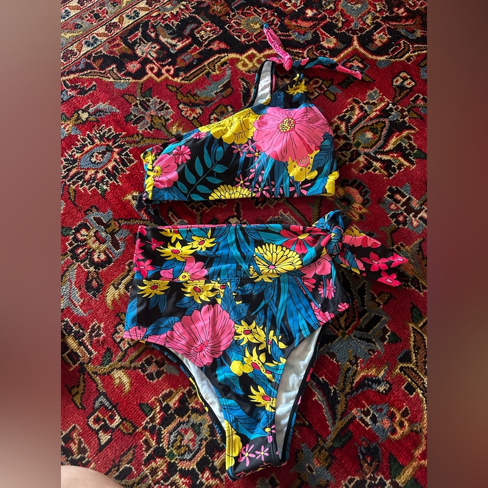 NWOT Amazon Women’s High-Waisted Floral Bikini Set Size S